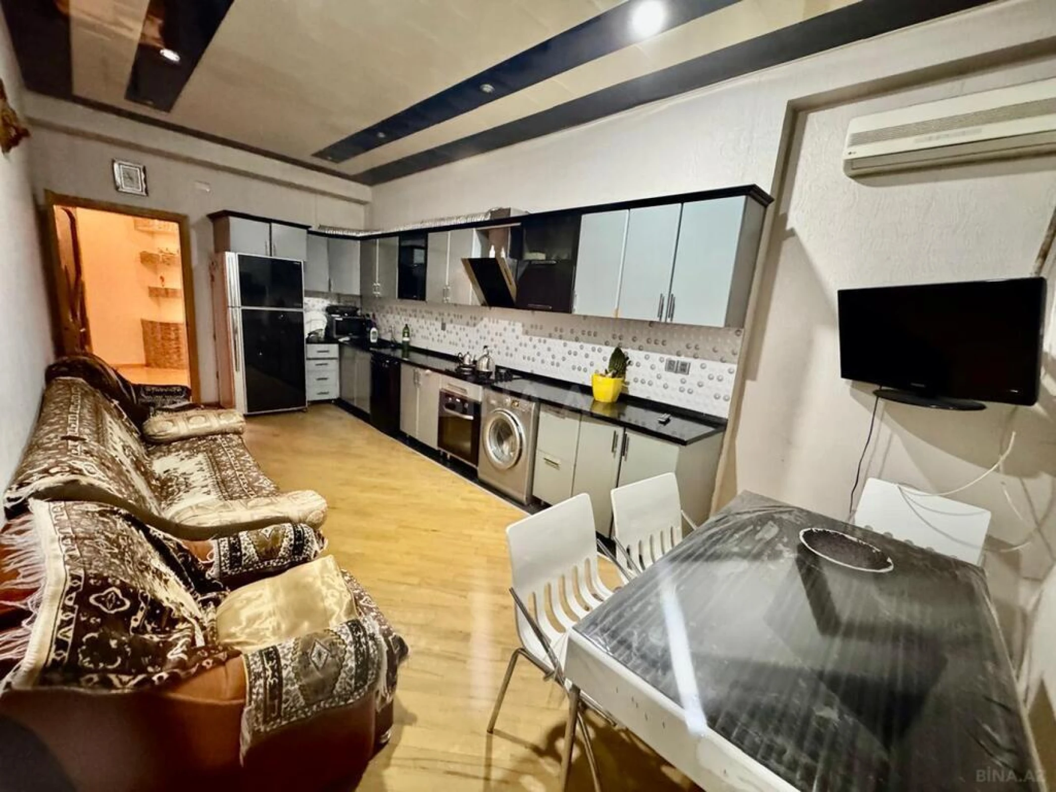 Satılır 4 otaqlı mənzil 220 m²