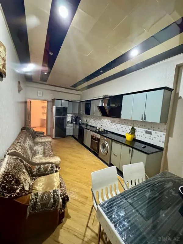 Satılır 4 otaqlı mənzil 220 m²