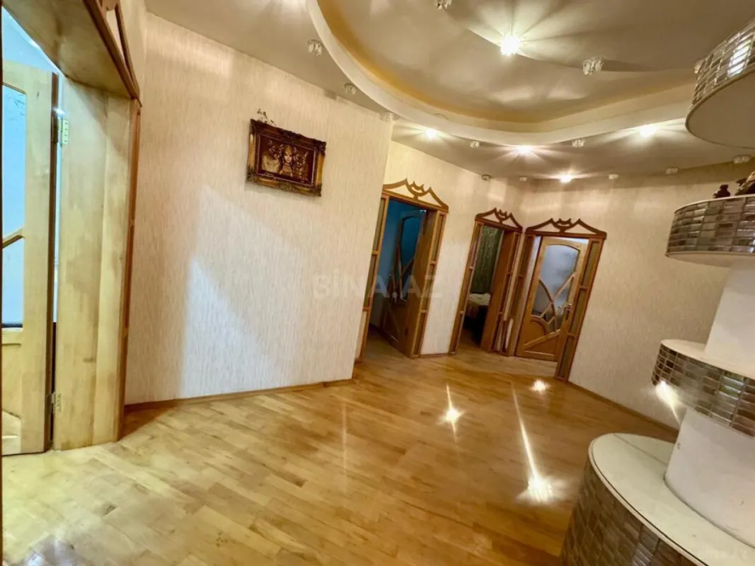 Satılır 4 otaqlı mənzil 220 m²