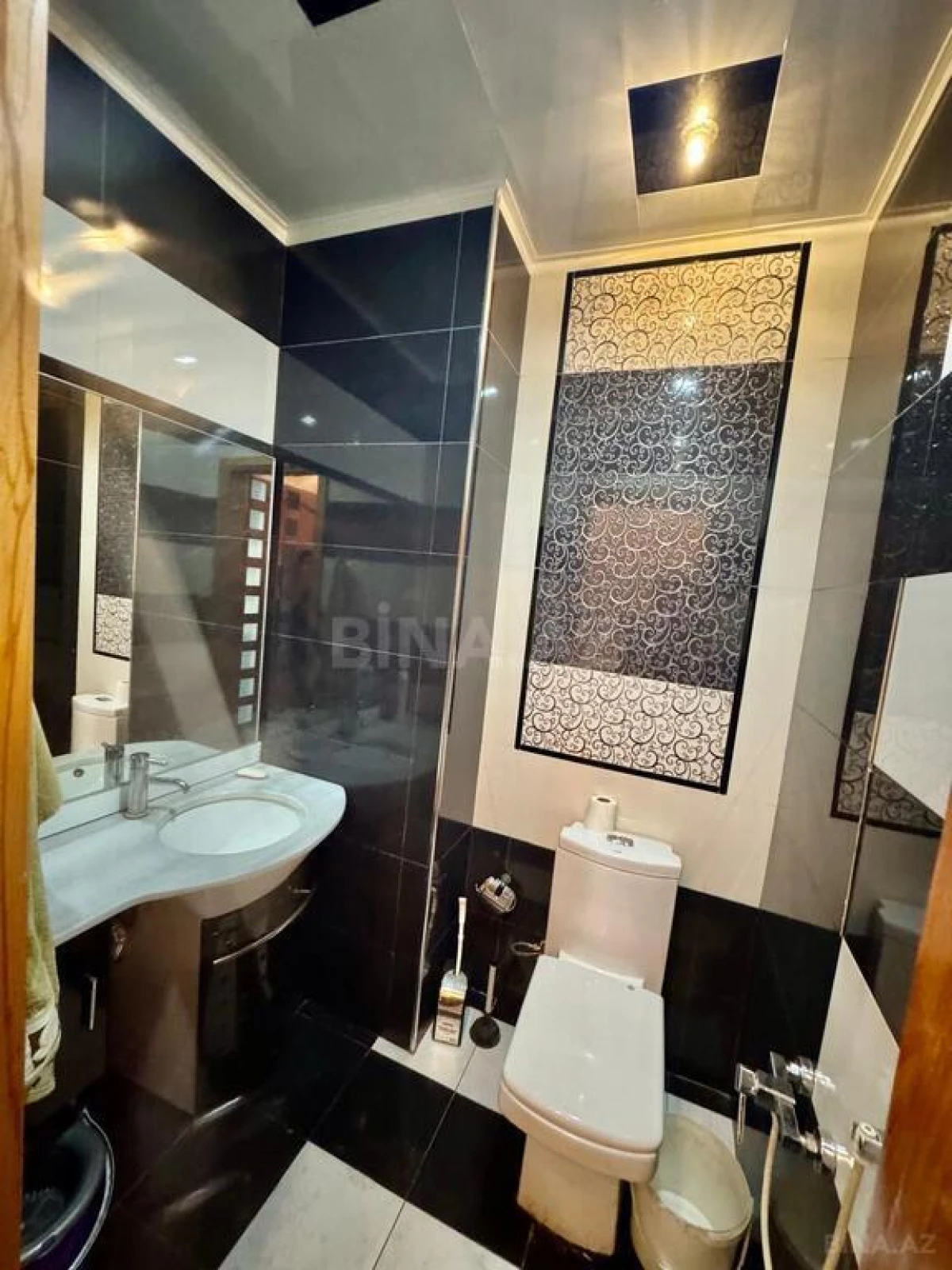 Satılır 4 otaqlı mənzil 220 m²