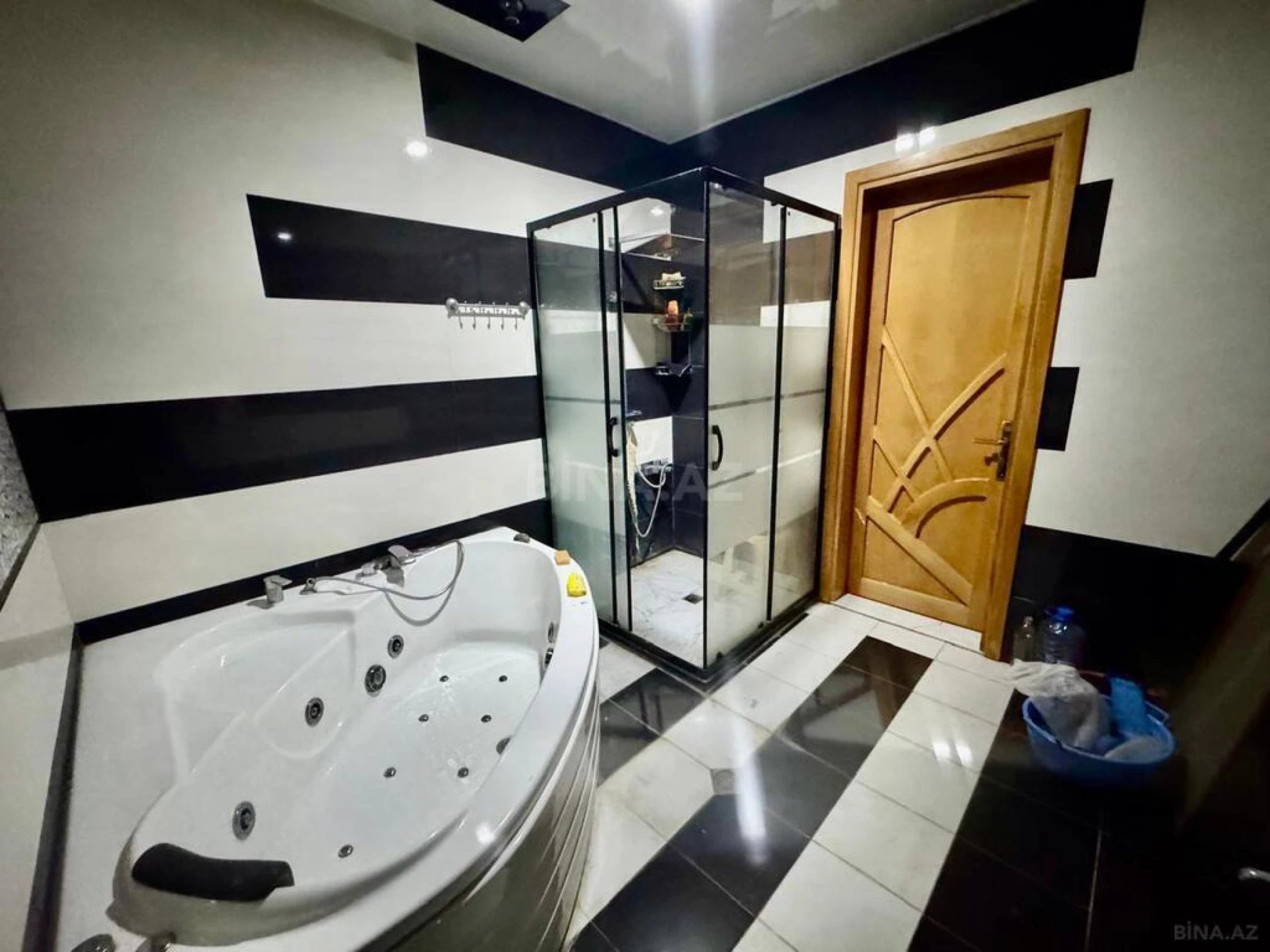 Satılır 4 otaqlı mənzil 220 m²