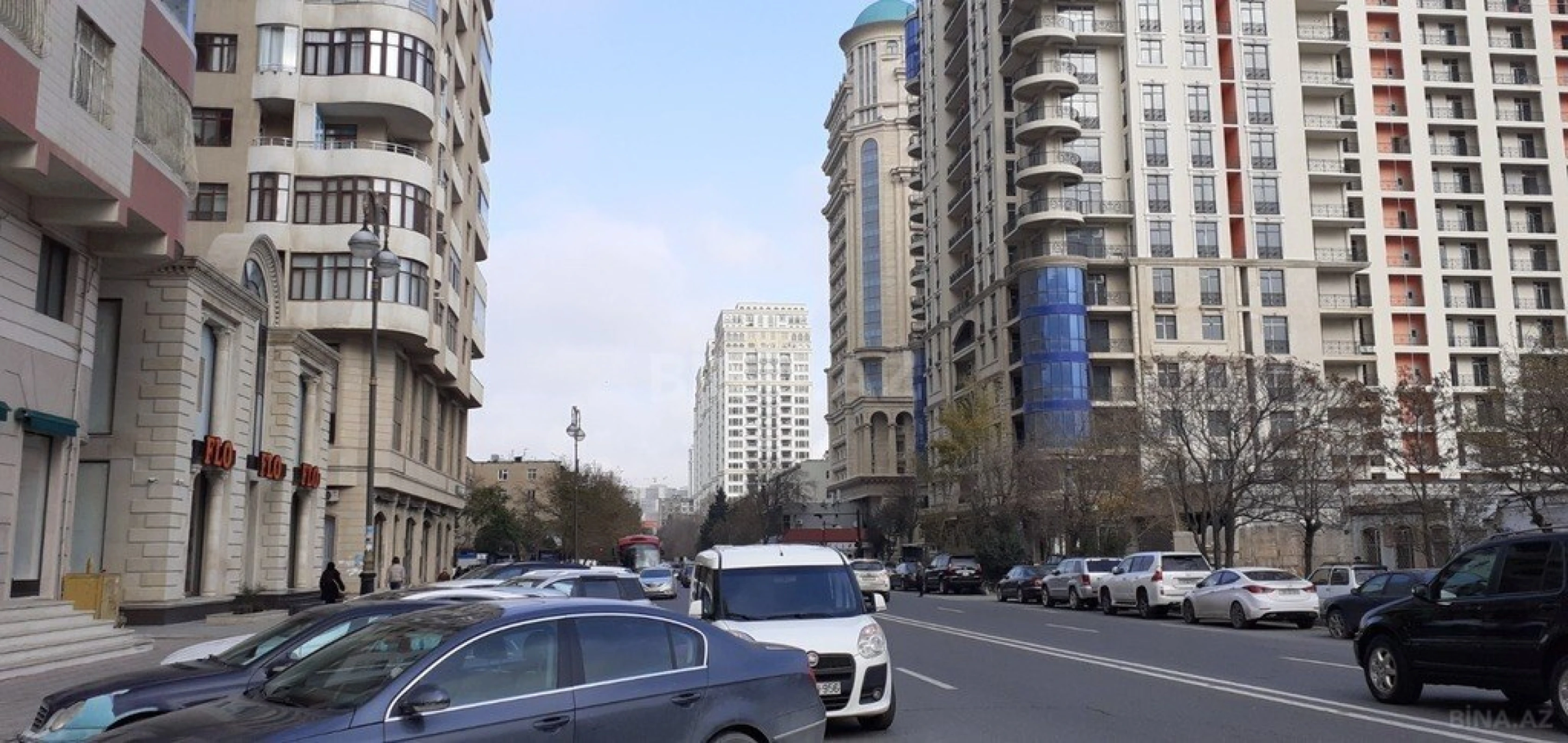 Satılır 4 otaqlı mənzil 220 m²