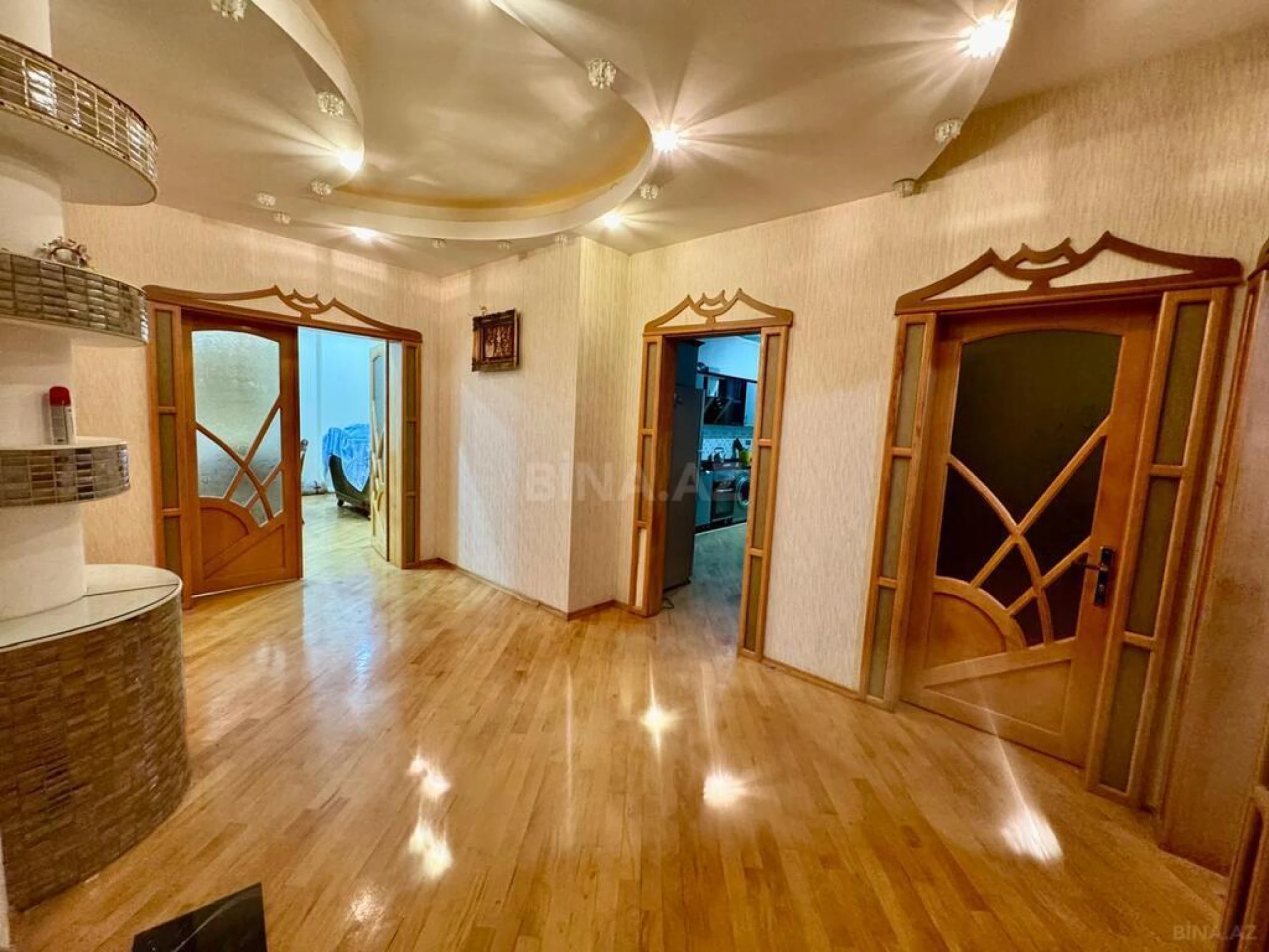 Satılır 4 otaqlı mənzil 220 m²