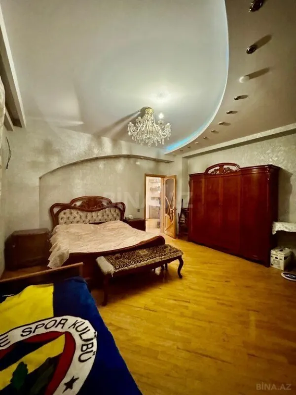 Satılır 4 otaqlı mənzil 220 m²