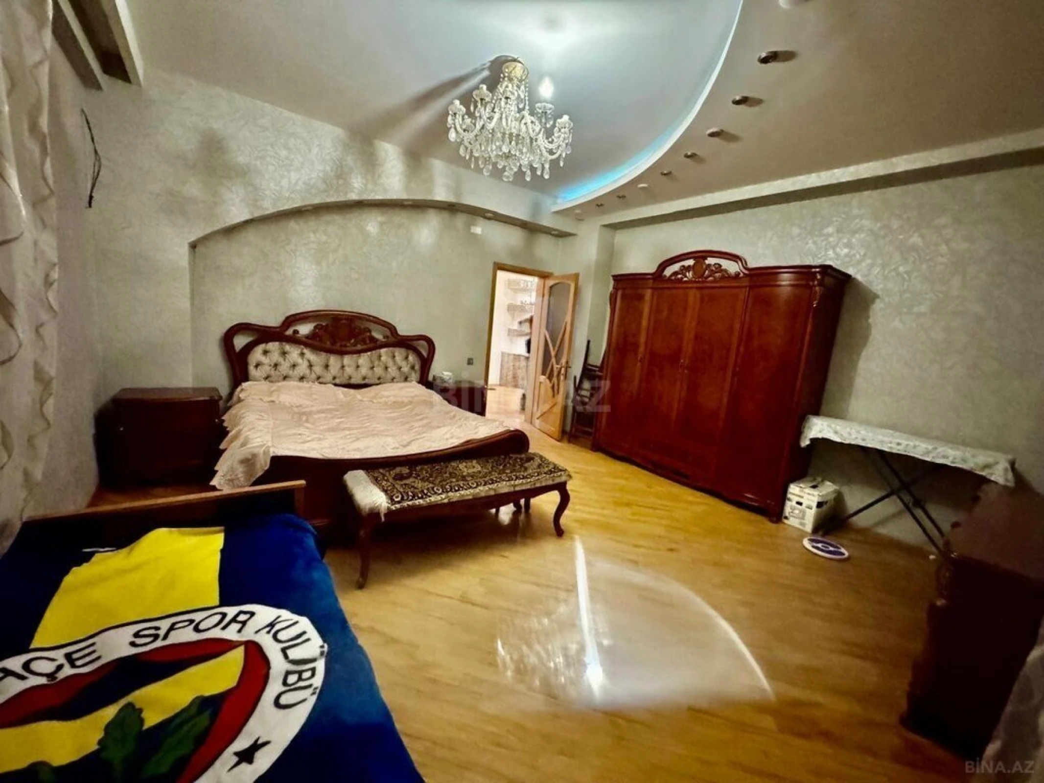 Satılır 4 otaqlı mənzil 220 m²