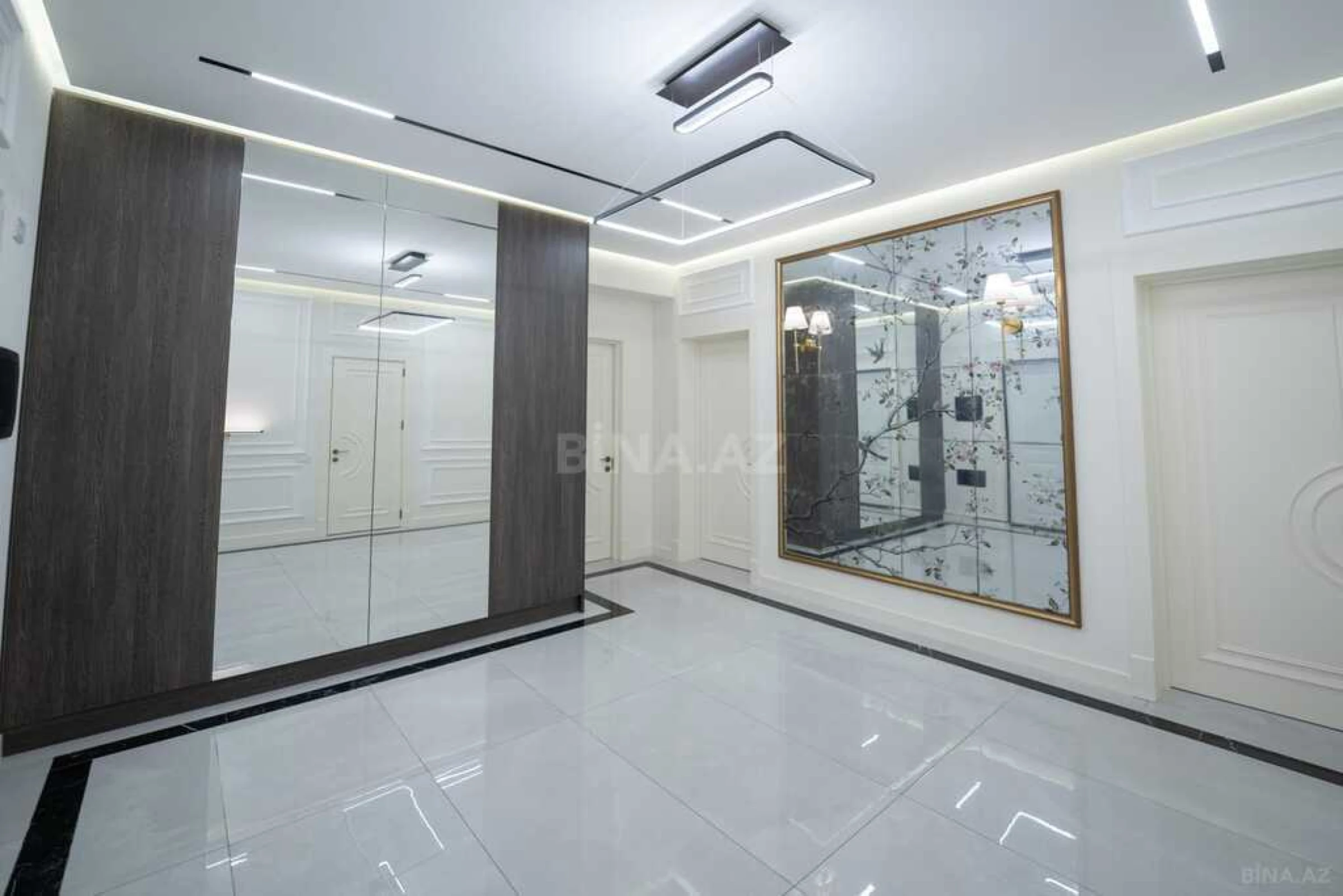 Satılır 3 otaqlı mənzil 121 m²
