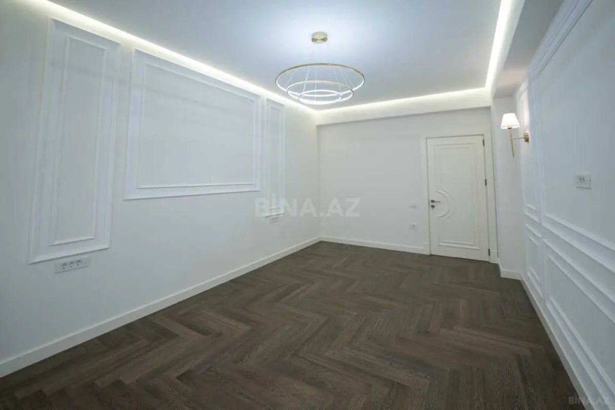 Satılır 3 otaqlı mənzil 121 m²