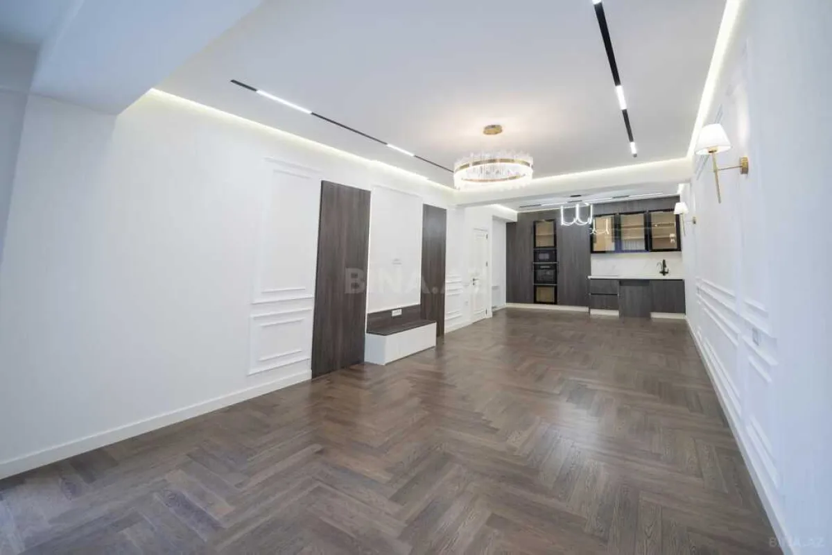 Satılır 3 otaqlı mənzil 121 m²