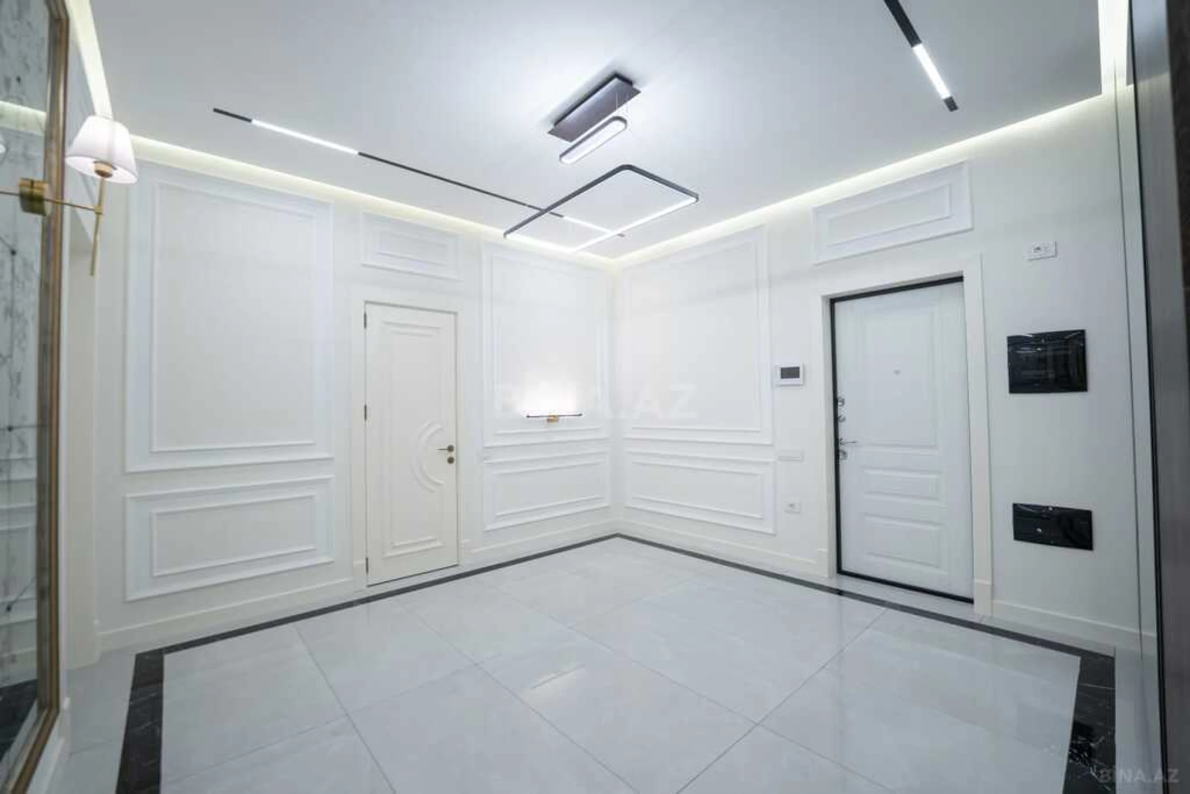 Satılır 3 otaqlı mənzil 121 m²