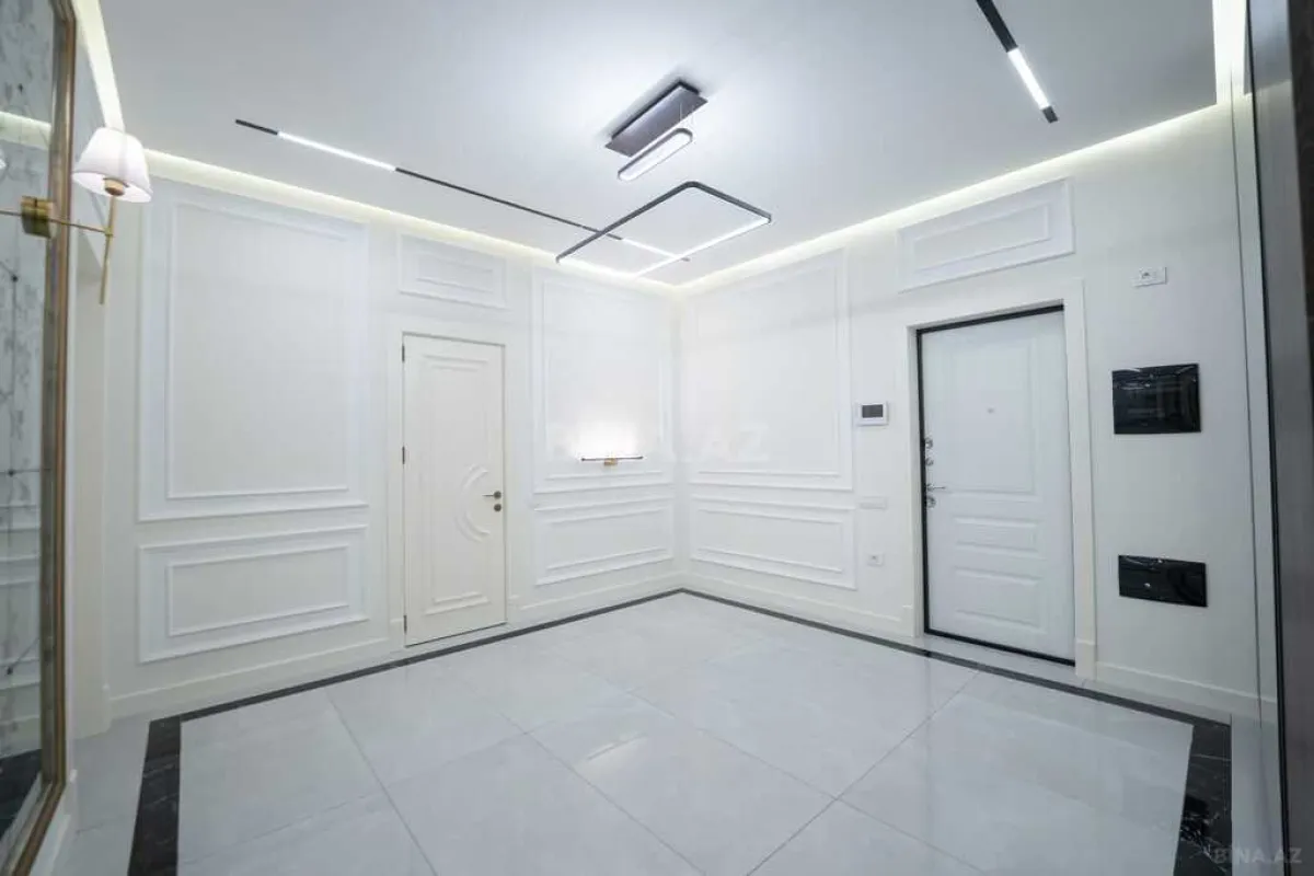 Satılır 3 otaqlı mənzil 121 m²