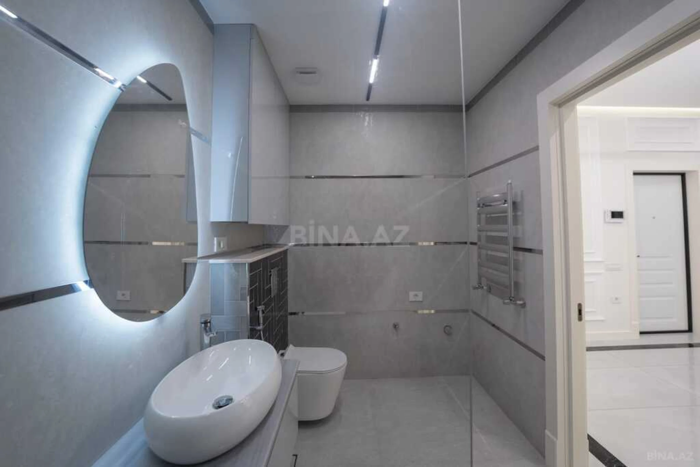 Satılır 3 otaqlı mənzil 121 m²