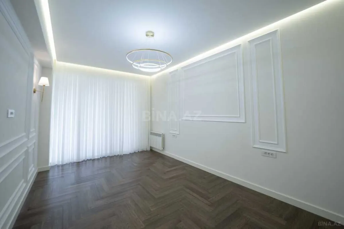 Satılır 3 otaqlı mənzil 121 m²