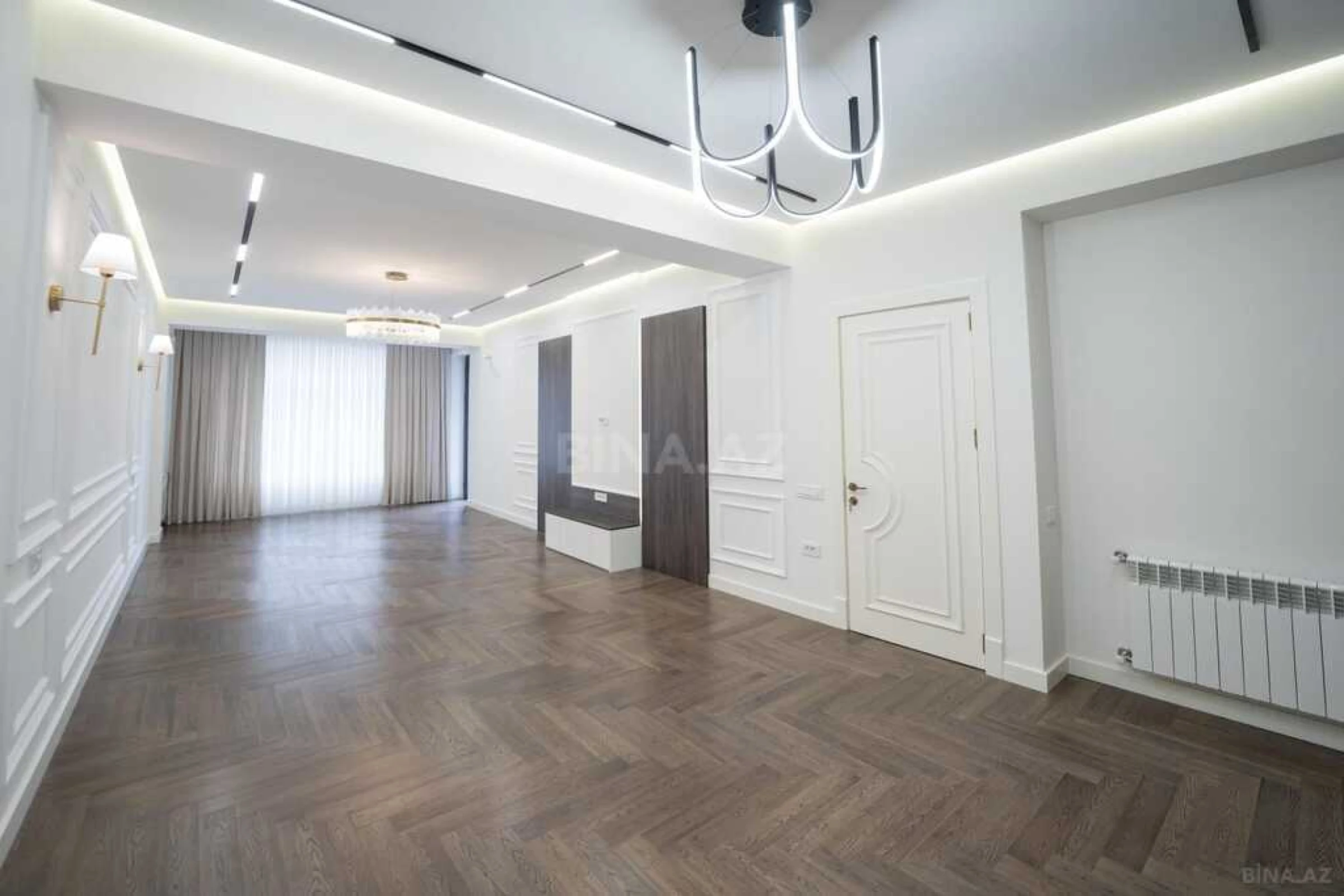 Satılır 3 otaqlı mənzil 121 m²
