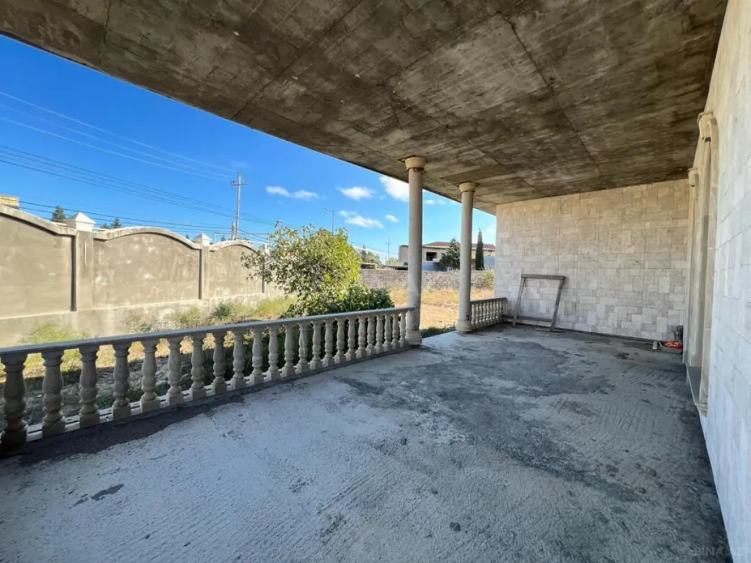 Satılır 7 otaqlı həyət evi 395 m²