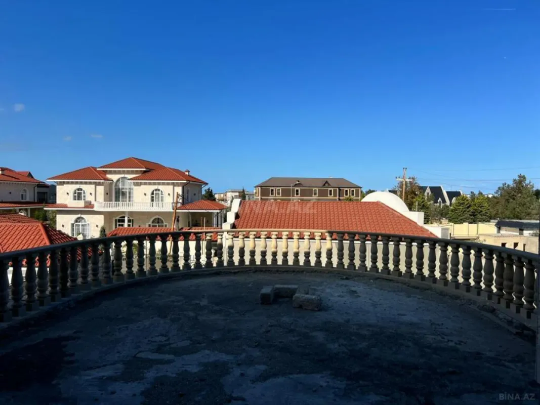 Satılır 7 otaqlı həyət evi 395 m²
