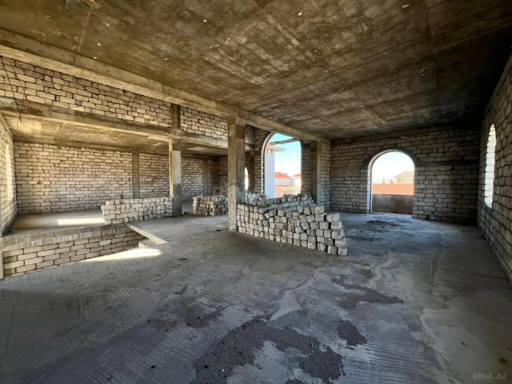 Satılır 7 otaqlı həyət evi 395 m²