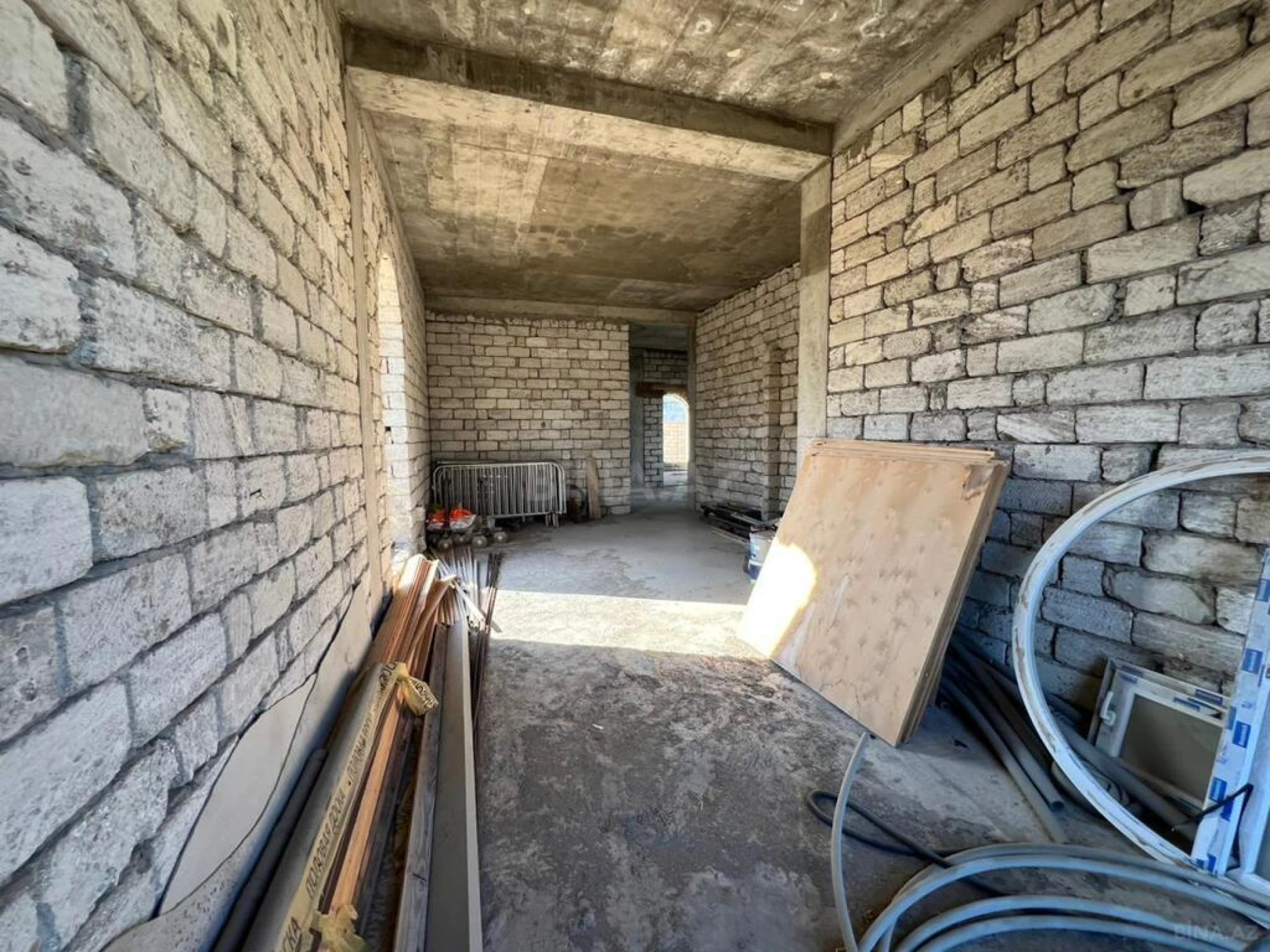 Satılır 7 otaqlı həyət evi 395 m²