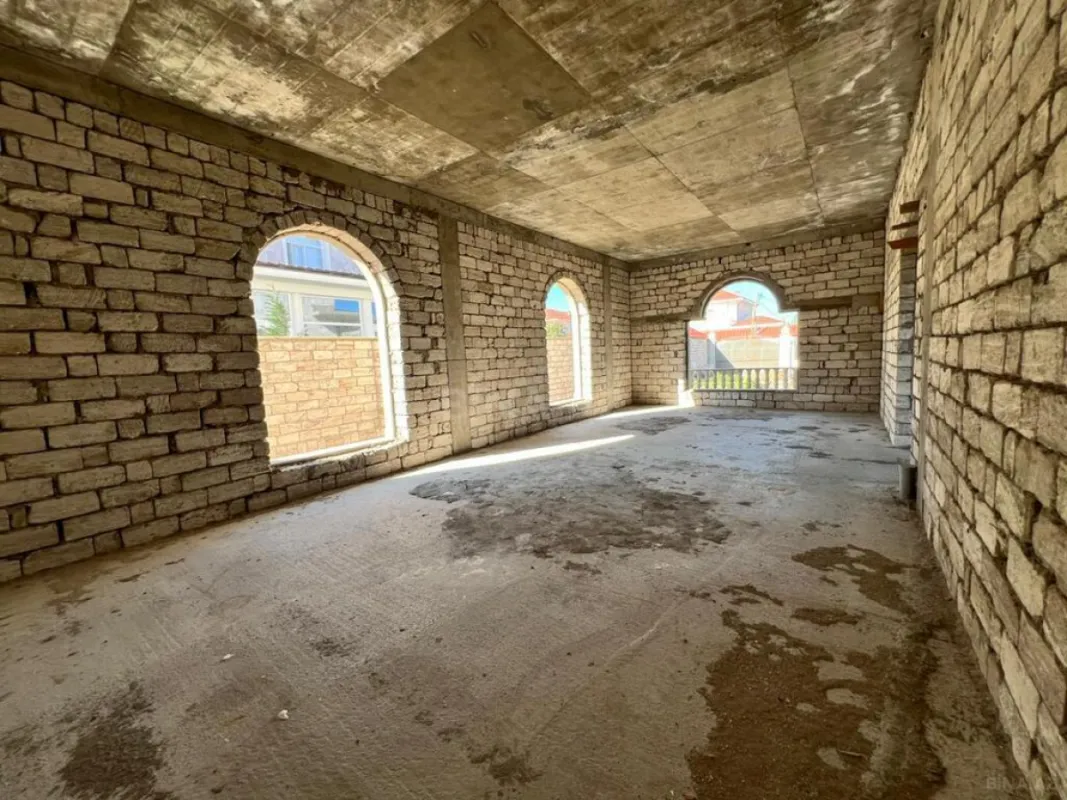 Satılır 7 otaqlı həyət evi 395 m²