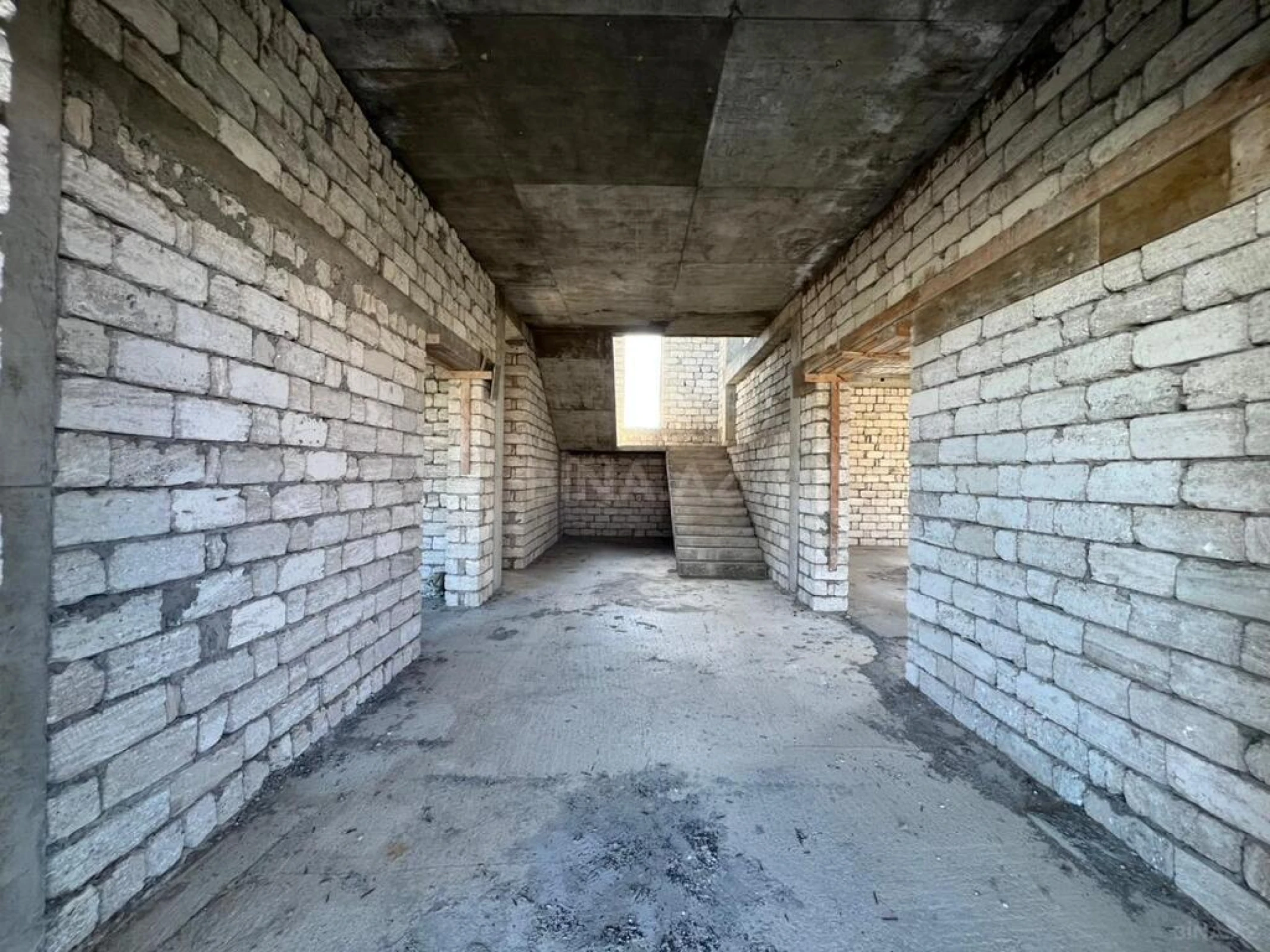 Satılır 7 otaqlı həyət evi 395 m²