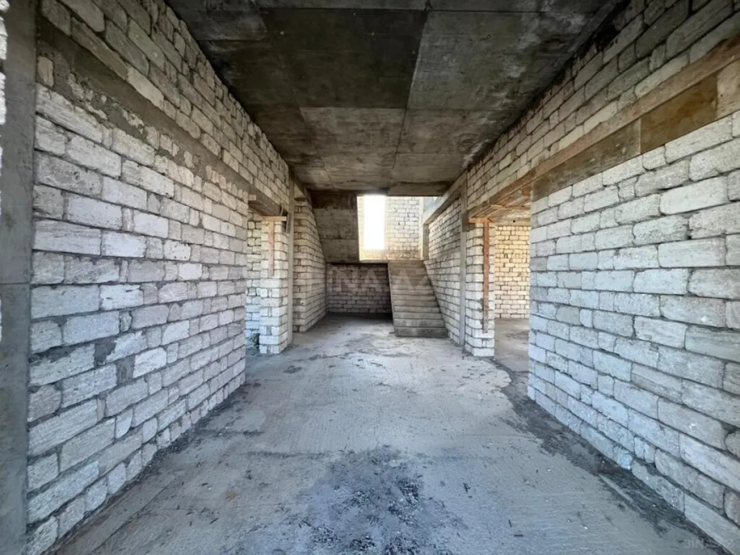 Satılır 7 otaqlı həyət evi 395 m²