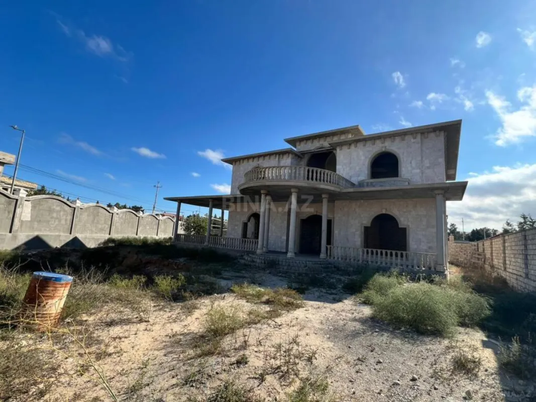 Satılır 7 otaqlı həyət evi 395 m²