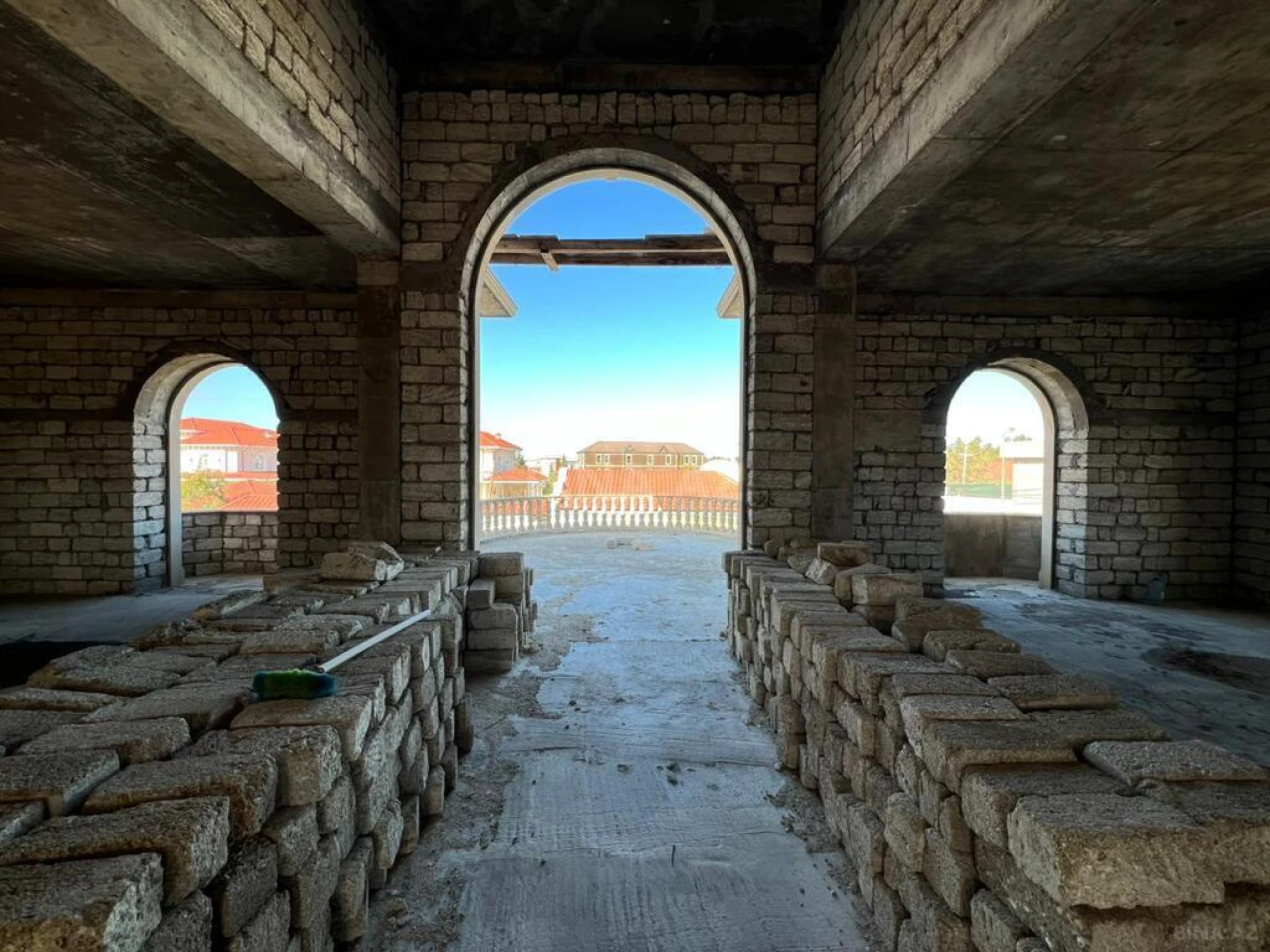 Satılır 7 otaqlı həyət evi 395 m²