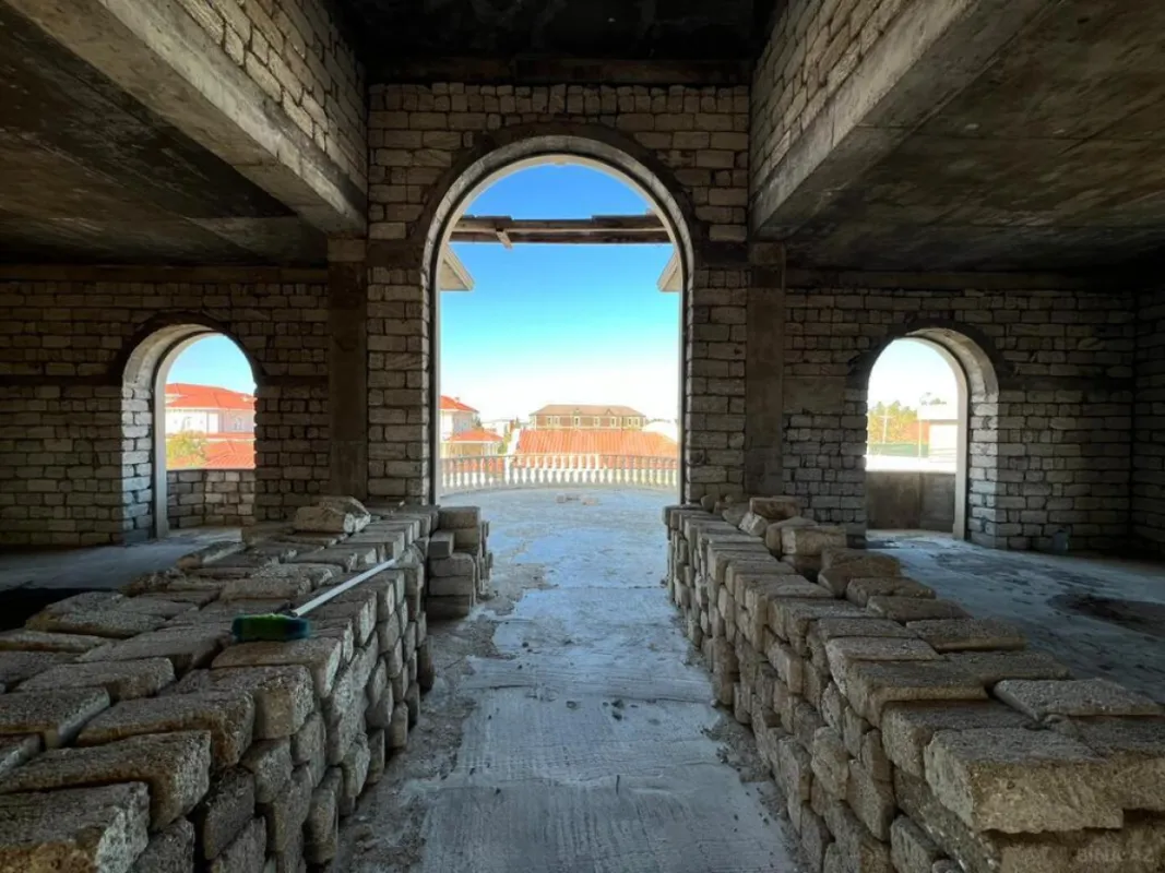 Satılır 7 otaqlı həyət evi 395 m²