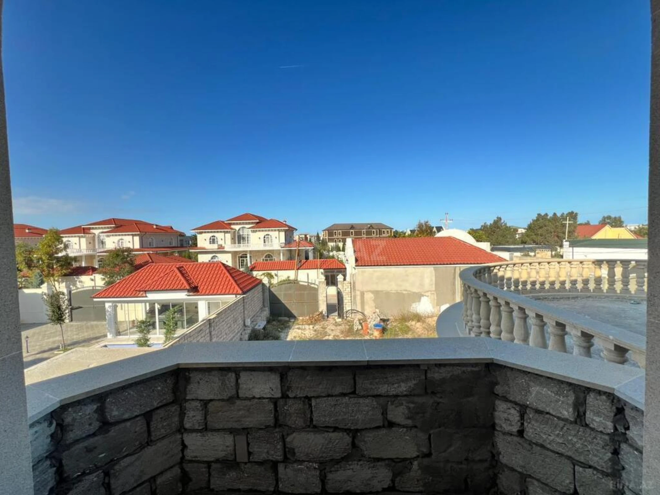 Satılır 7 otaqlı həyət evi 395 m²