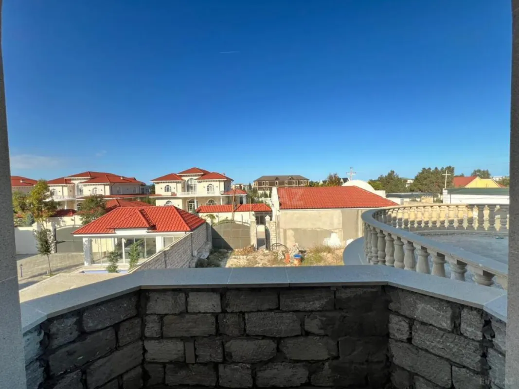 Satılır 7 otaqlı həyət evi 395 m²