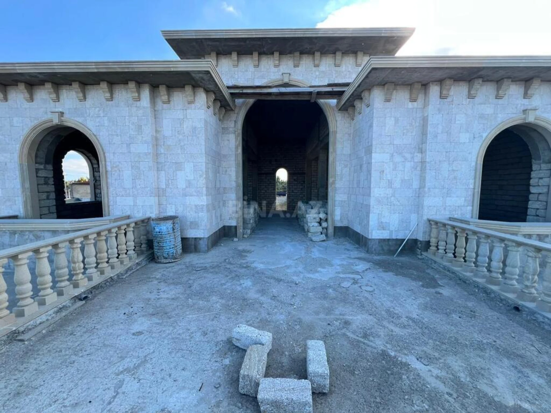 Satılır 7 otaqlı həyət evi 395 m²