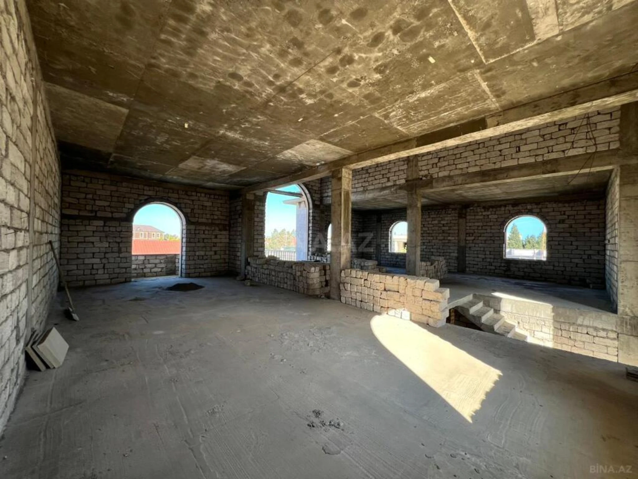 Satılır 7 otaqlı həyət evi 395 m²