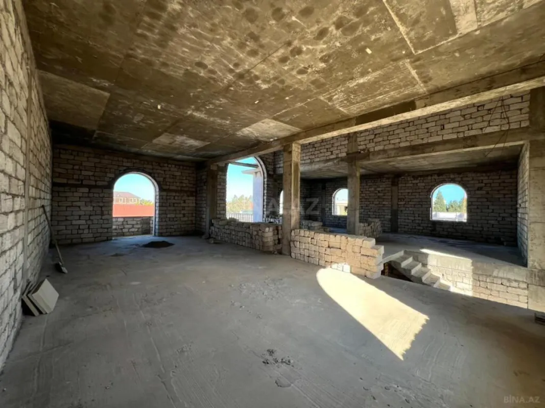 Satılır 7 otaqlı həyət evi 395 m²