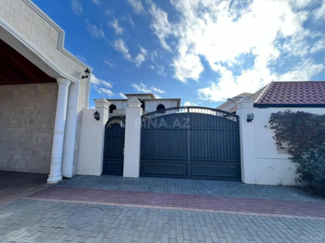 Satılır 7 otaqlı həyət evi 395 m²