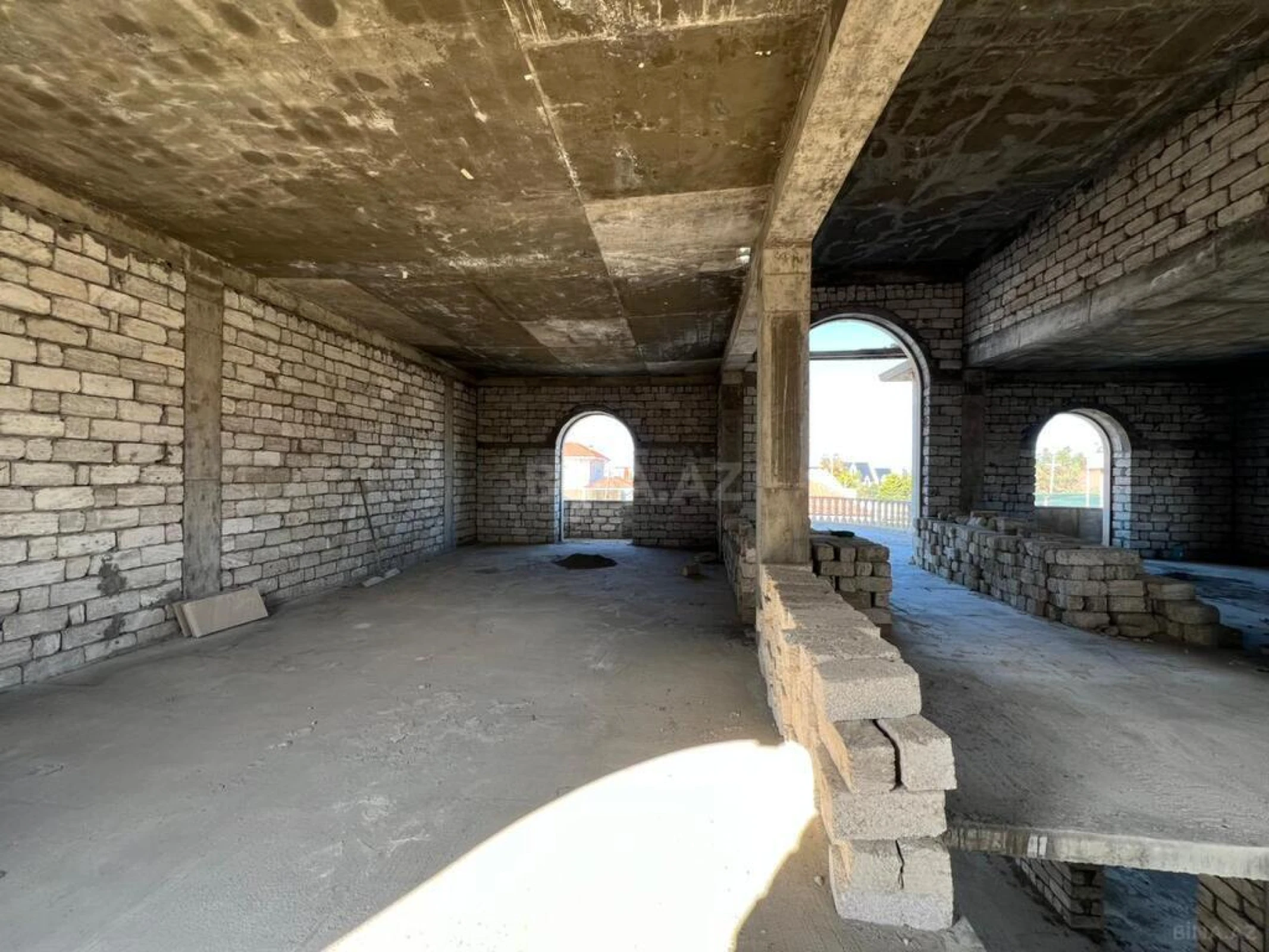 Satılır 7 otaqlı həyət evi 395 m²