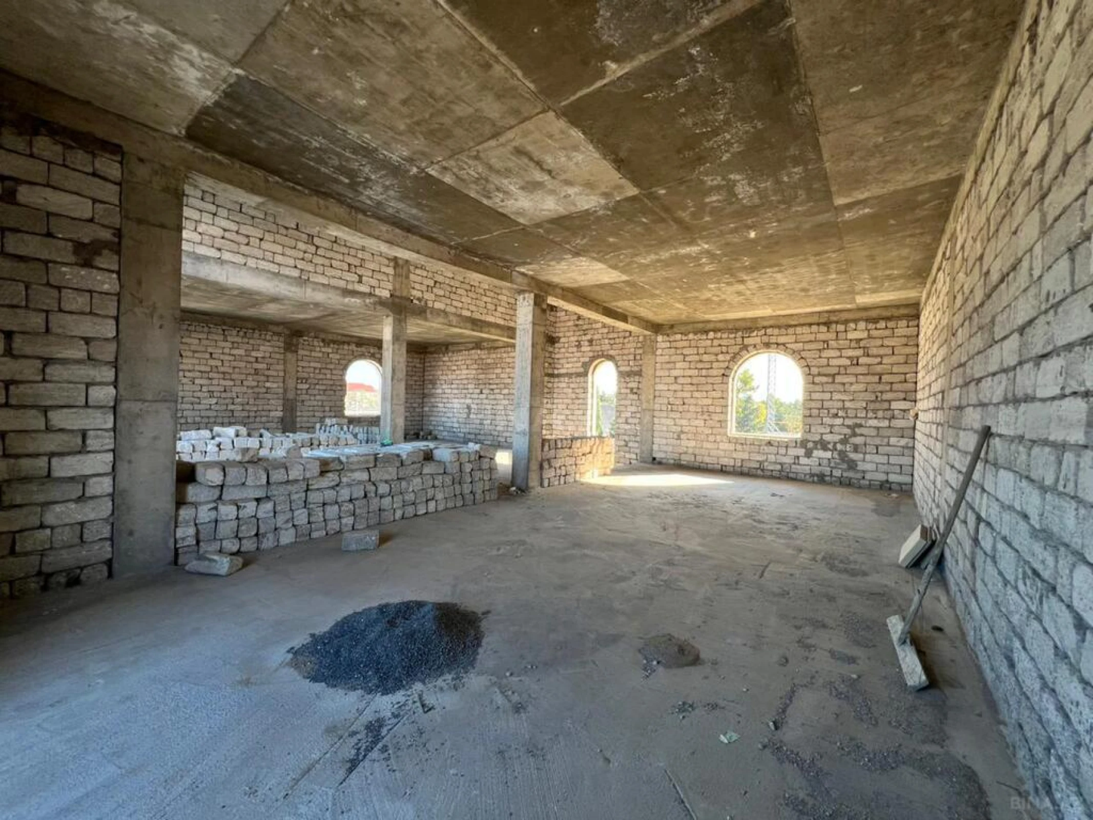 Satılır 7 otaqlı həyət evi 395 m²