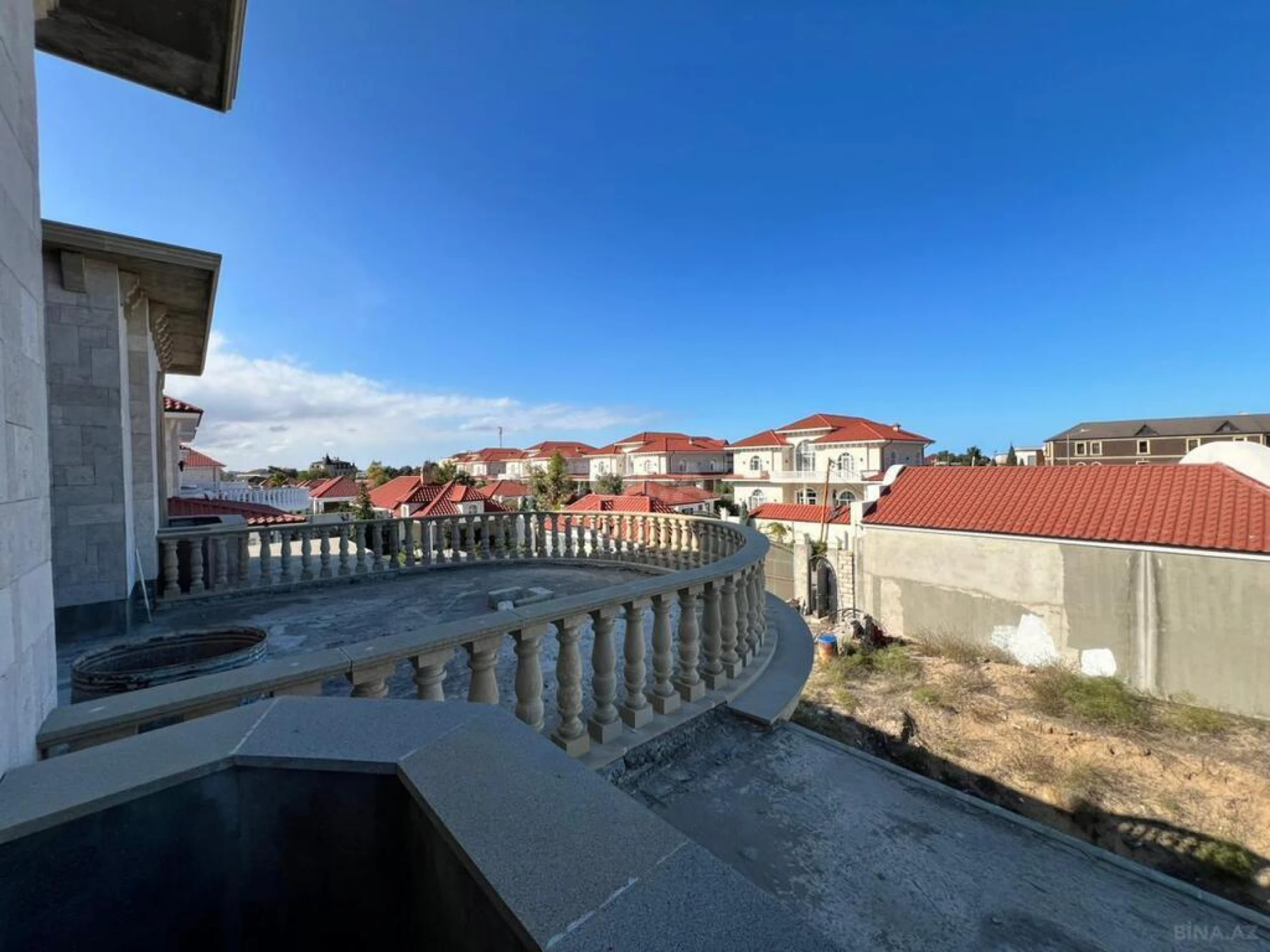 Satılır 7 otaqlı həyət evi 395 m²