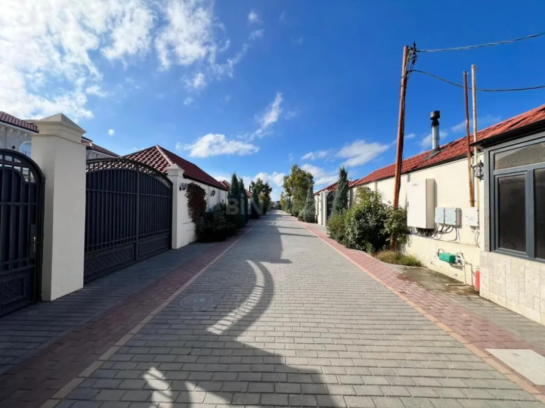 Satılır 7 otaqlı həyət evi 395 m²