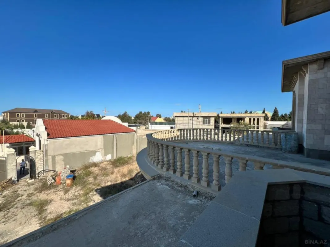 Satılır 7 otaqlı həyət evi 395 m²