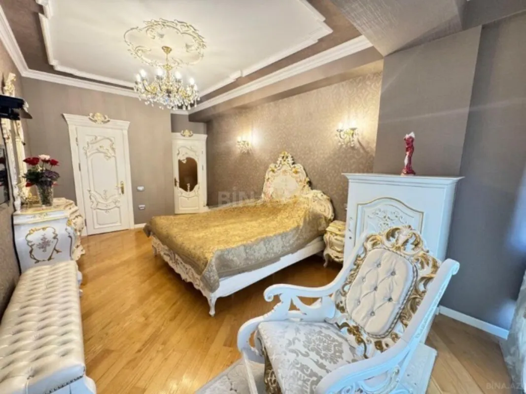 Satılır 3 otaqlı mənzil 134 m²