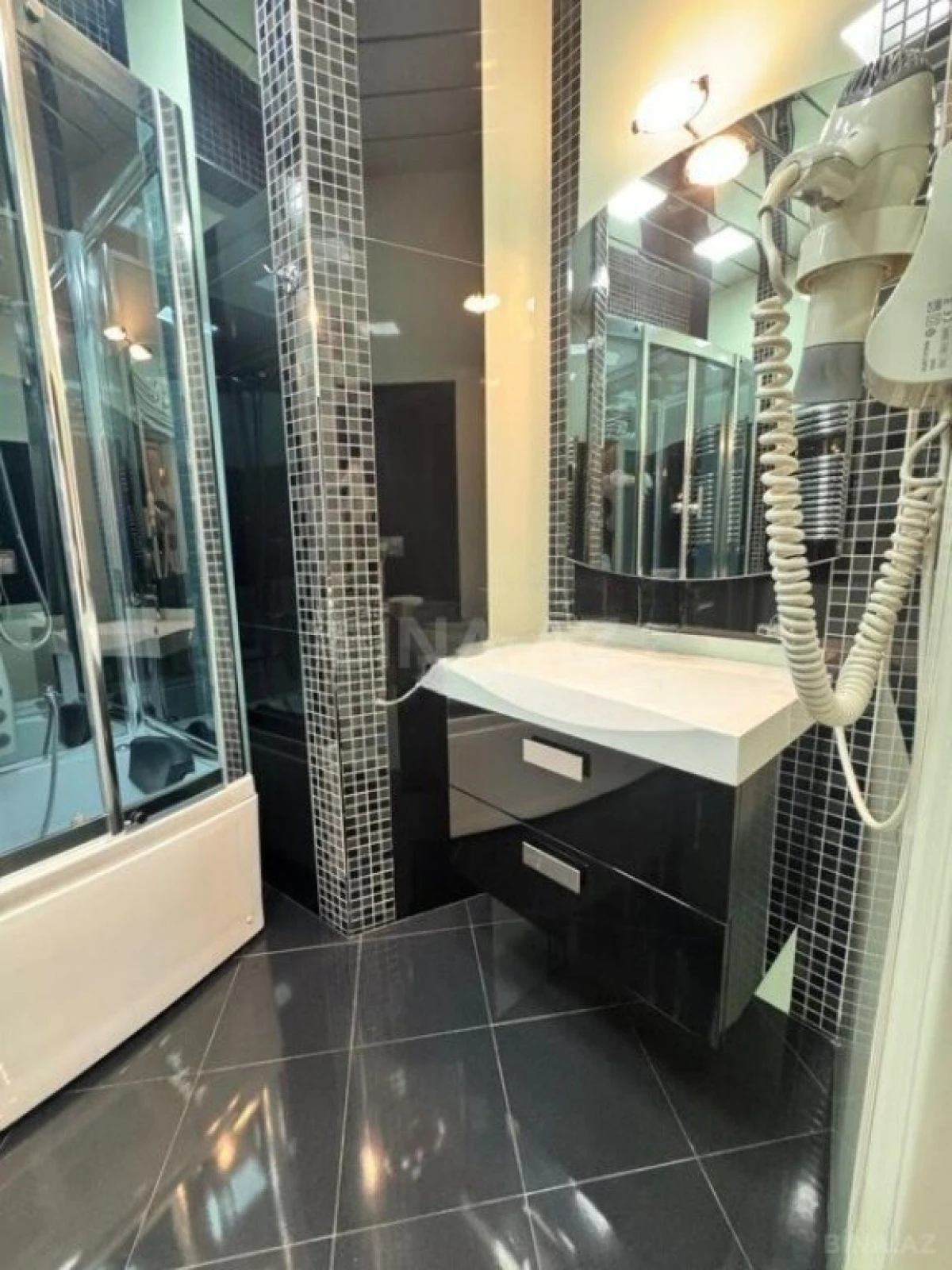 Satılır 3 otaqlı mənzil 134 m²