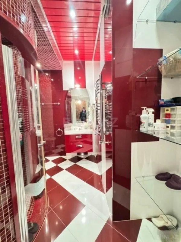 Satılır 3 otaqlı mənzil 134 m²