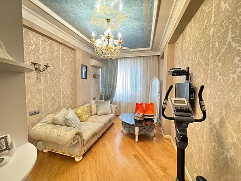Satılır 3 otaqlı mənzil 134 m²