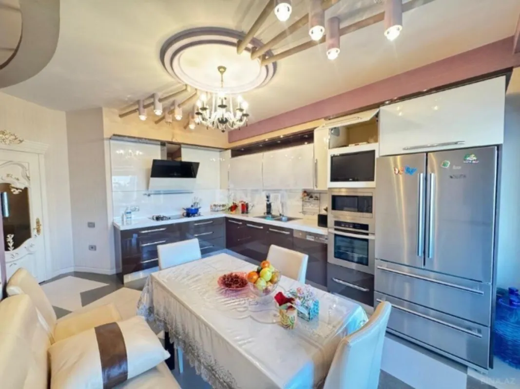 Satılır 3 otaqlı mənzil 134 m²