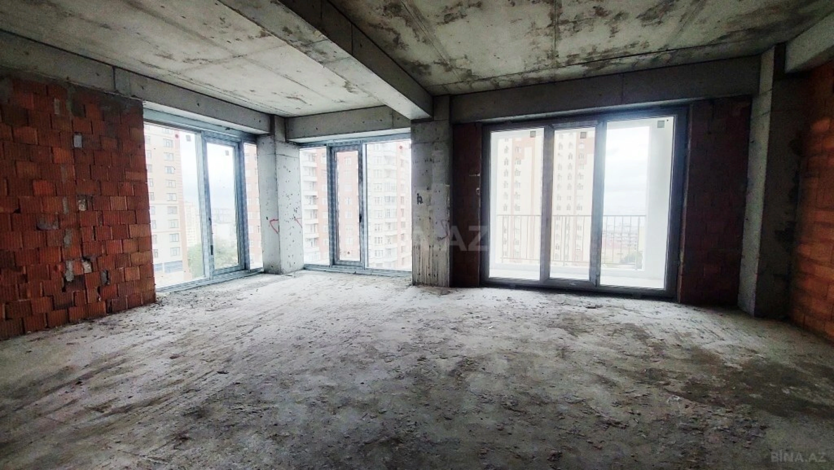 Satılır 3 otaqlı mənzil 112 m²