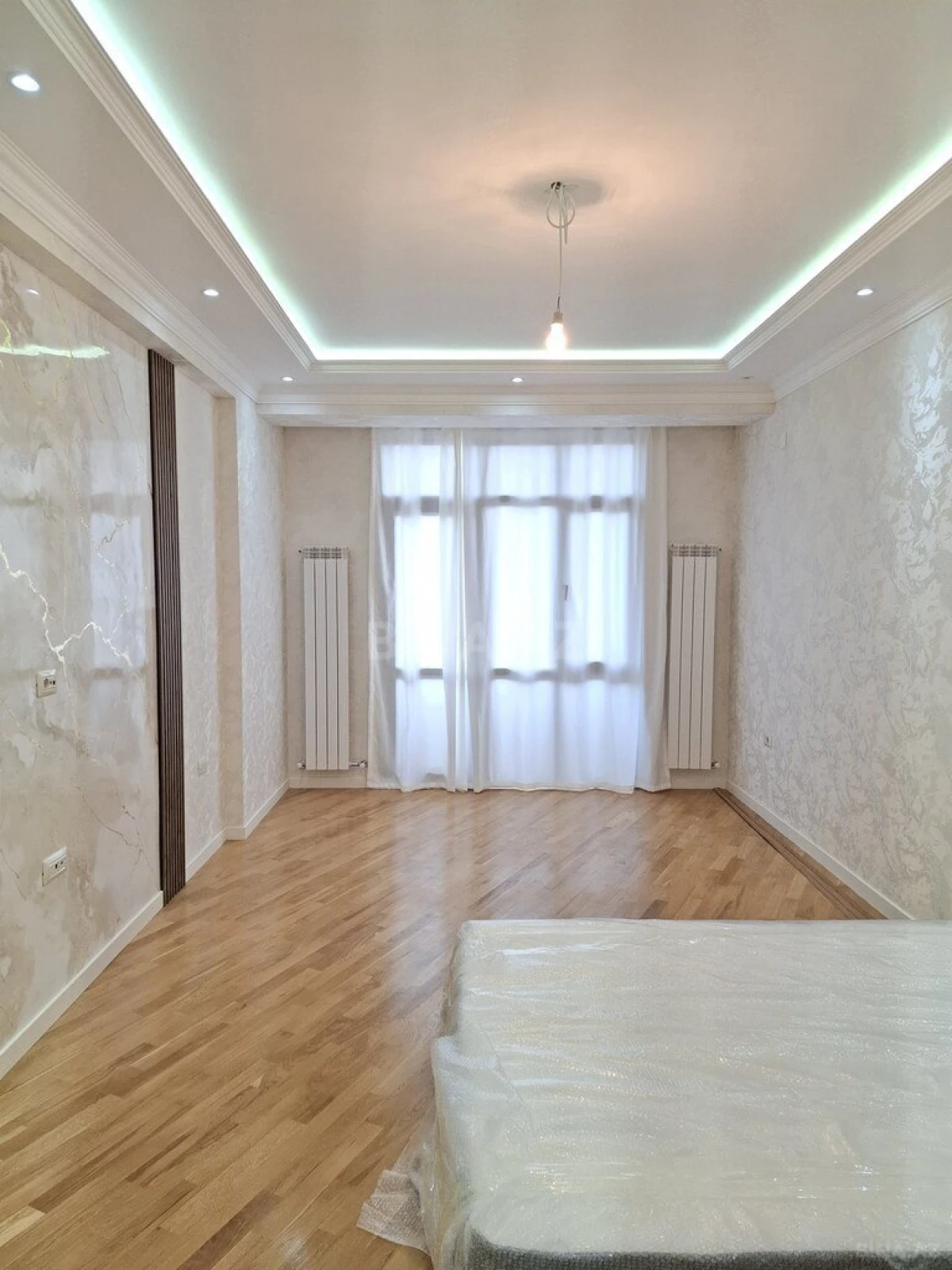 Satılır 3 otaqlı mənzil 120 m²
