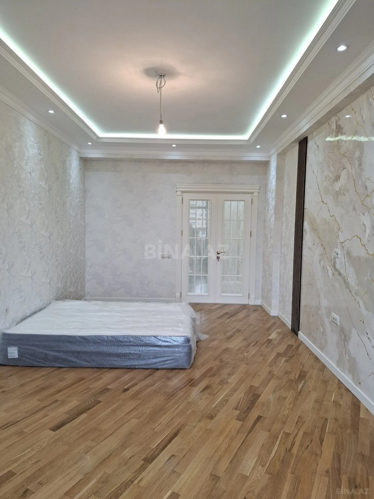 Satılır 3 otaqlı mənzil 120 m²