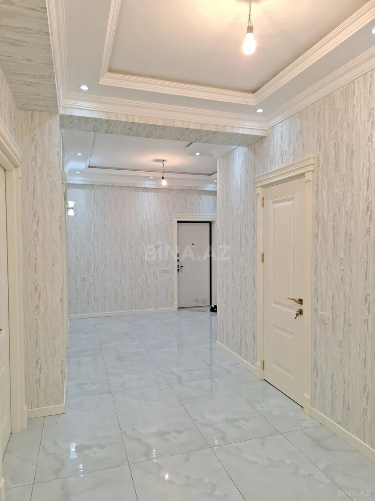 Satılır 3 otaqlı mənzil 120 m²