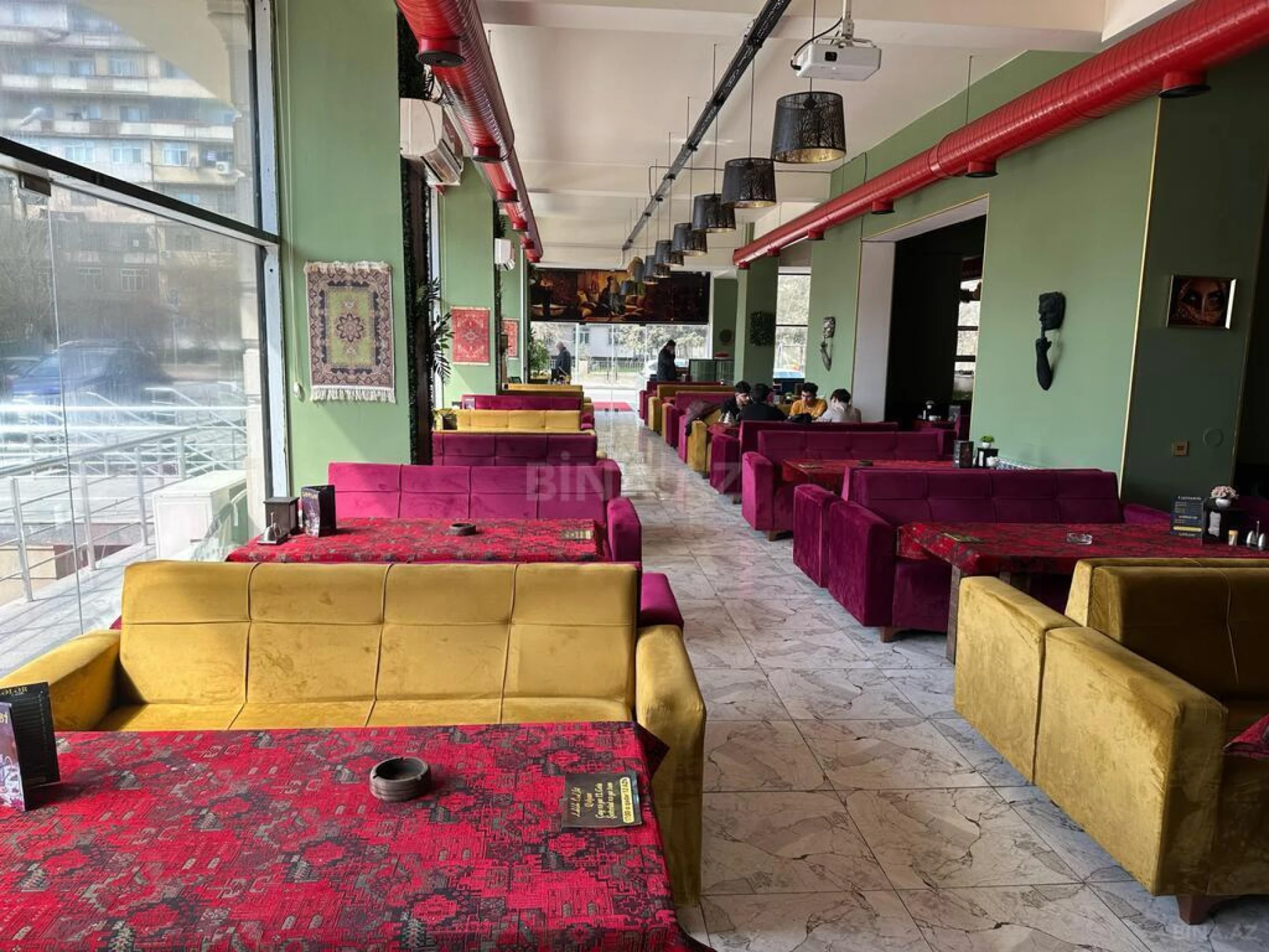 Satılır obyekt 323 m²