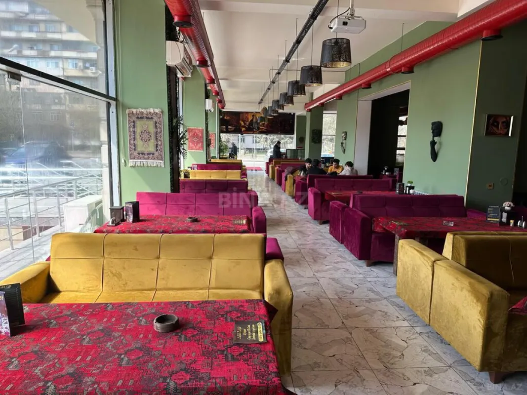 Satılır obyekt 323 m²