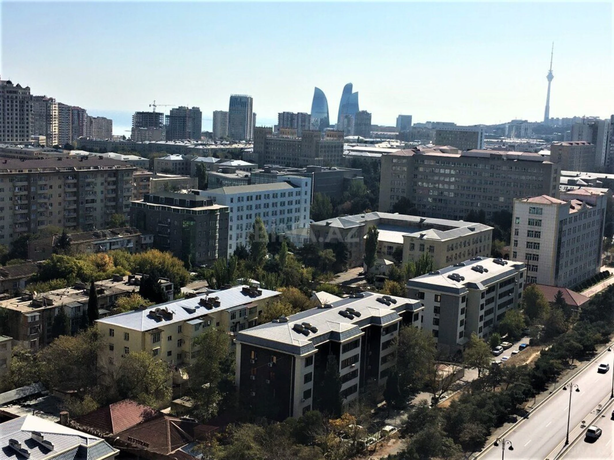 Satılır 5 otaqlı mənzil 220 m²